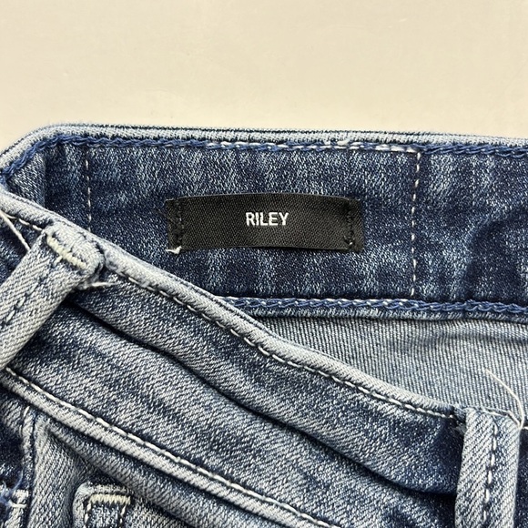 True Religion Riley Knee Shorts Size 25W - Picture 9 of 16